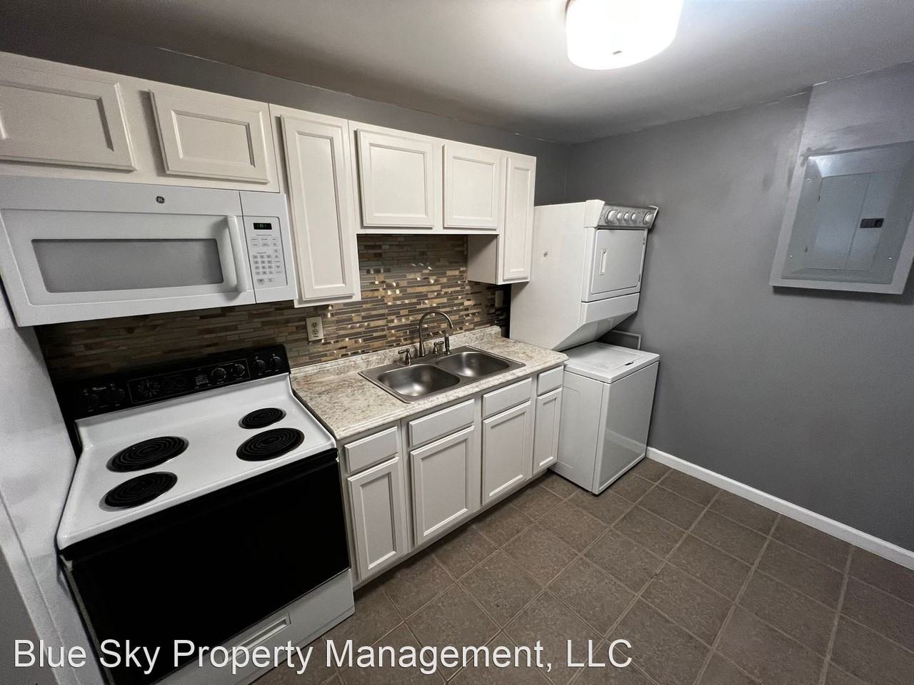 1821 Indiana Ave - Photo 3 of 9