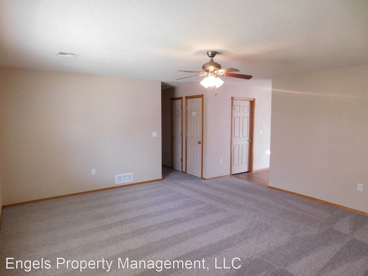 332 Columbia St - Photo 2 of 9