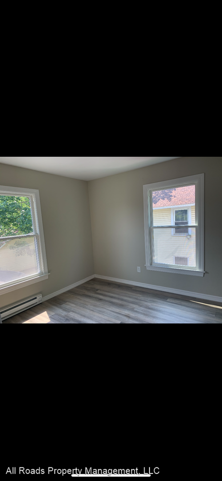 705 Crawford St - Photo 2 of 15