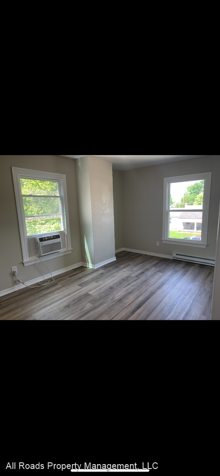 705 Crawford St - Photo 3 of 15