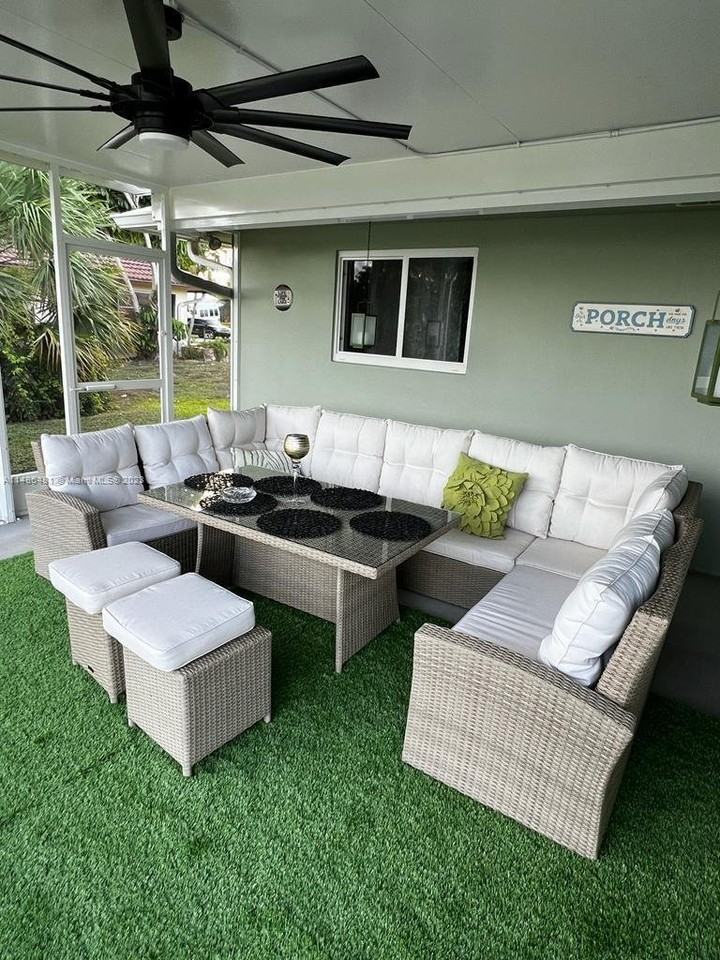 3324 Lakeview Blvd - Photo 2 of 8