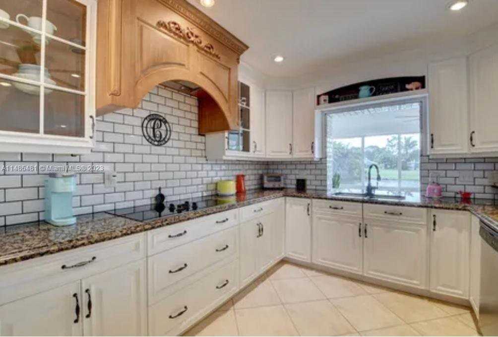 3324 Lakeview Blvd - Photo 3 of 8