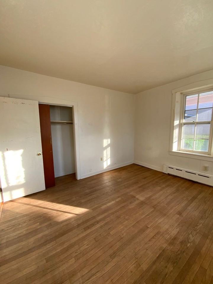 14 W. STIEGEL STREET Apartments 14 W Stiegel St, Manheim, PA 17545