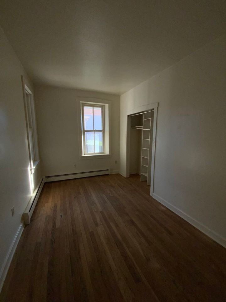 14 W. STIEGEL STREET - Photo 3 of 9