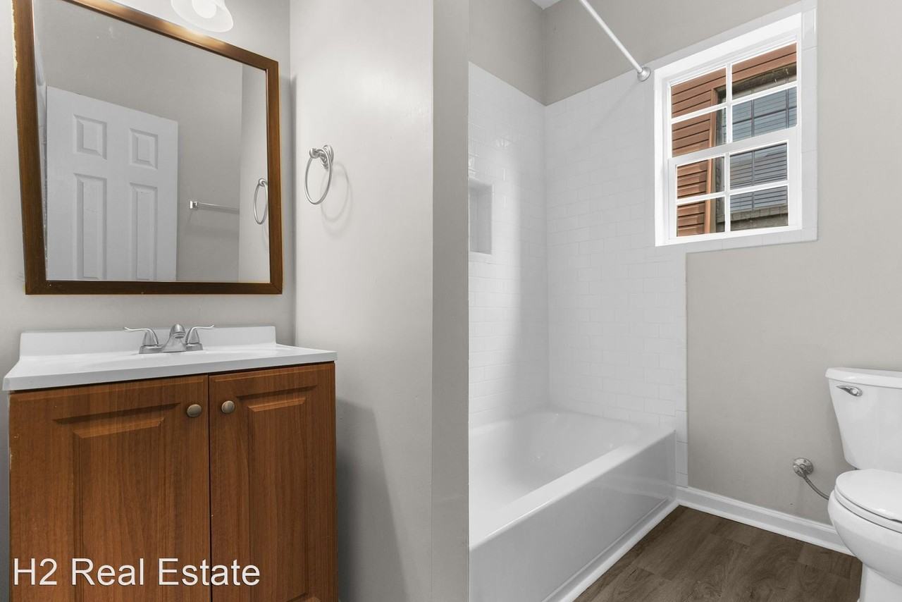 Southside Manor - Photo 2 of 18