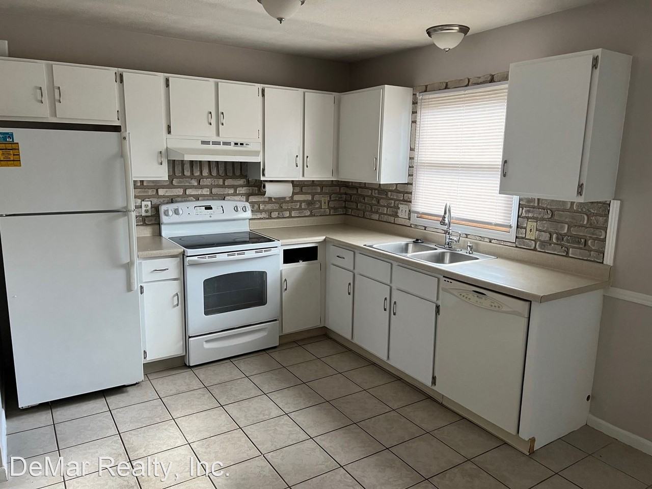 6052 Applecrest Ct - Photo 2 of 12