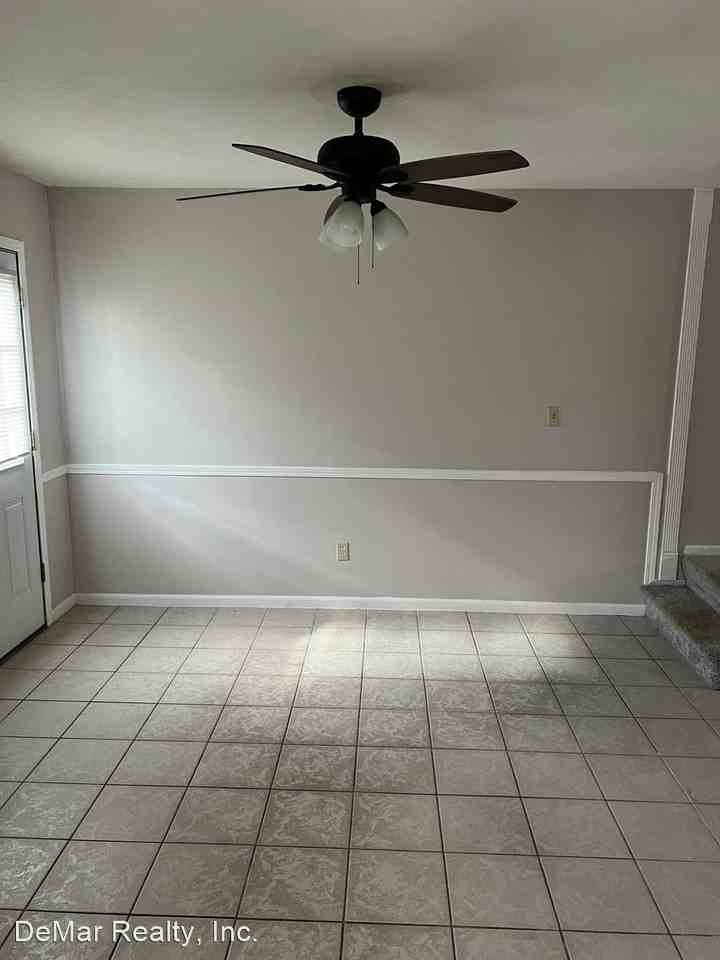 6052 Applecrest Ct - Photo 3 of 12