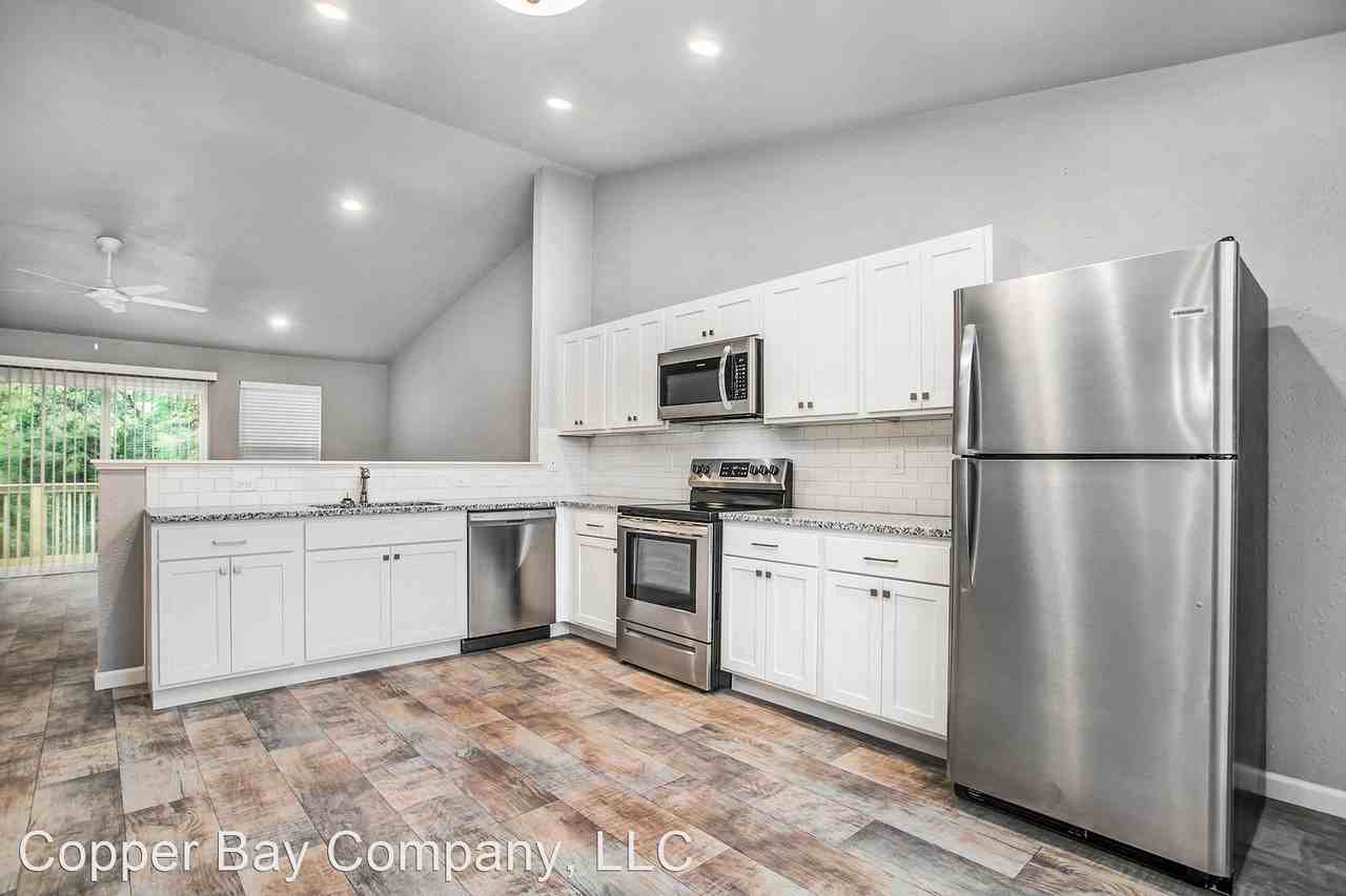 4034 Sumner Dr - Photo 3 of 23