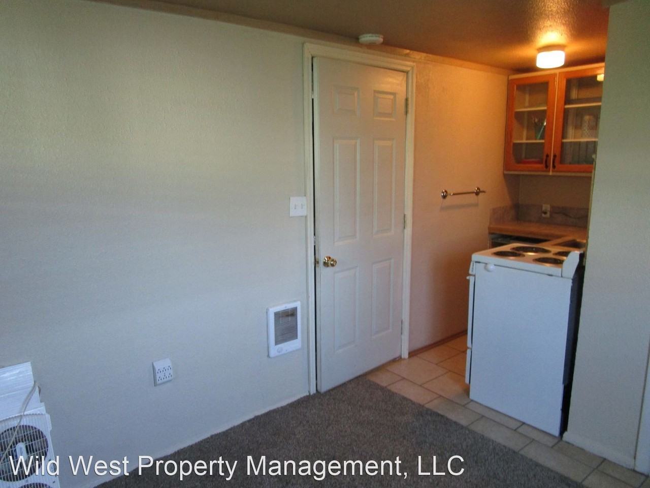 479 Se 4th St - Photo 2 of 4