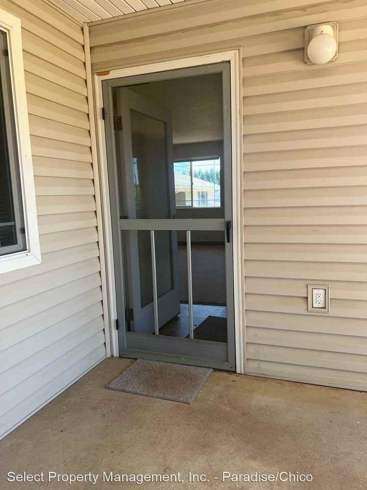 Skyview Apartments-2 bedroom, 2 bath private setting, common back yard, laundry in unit. - Photo 3 of 7