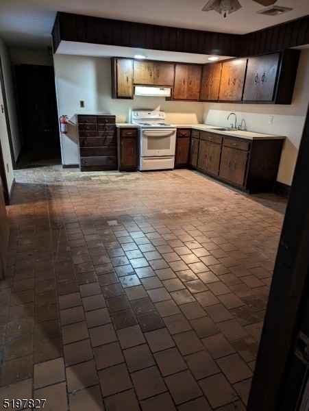 711 Oak St - Photo 3 of 5