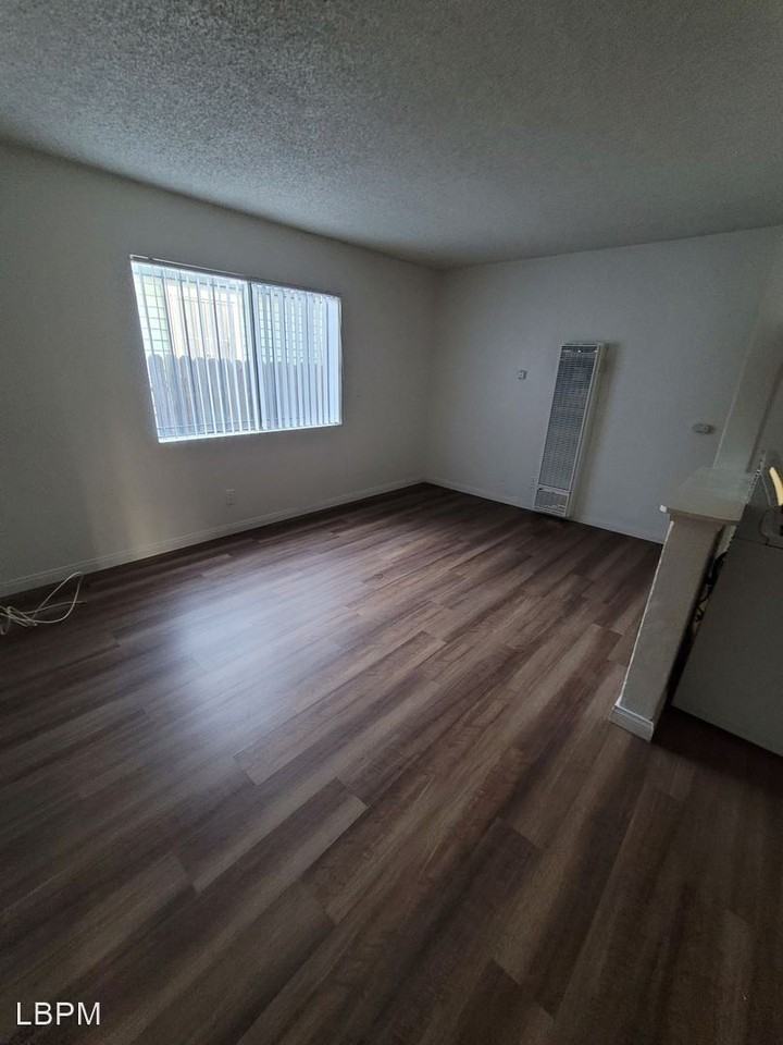 1132 E. Arcadia Court - Photo 3 of 14