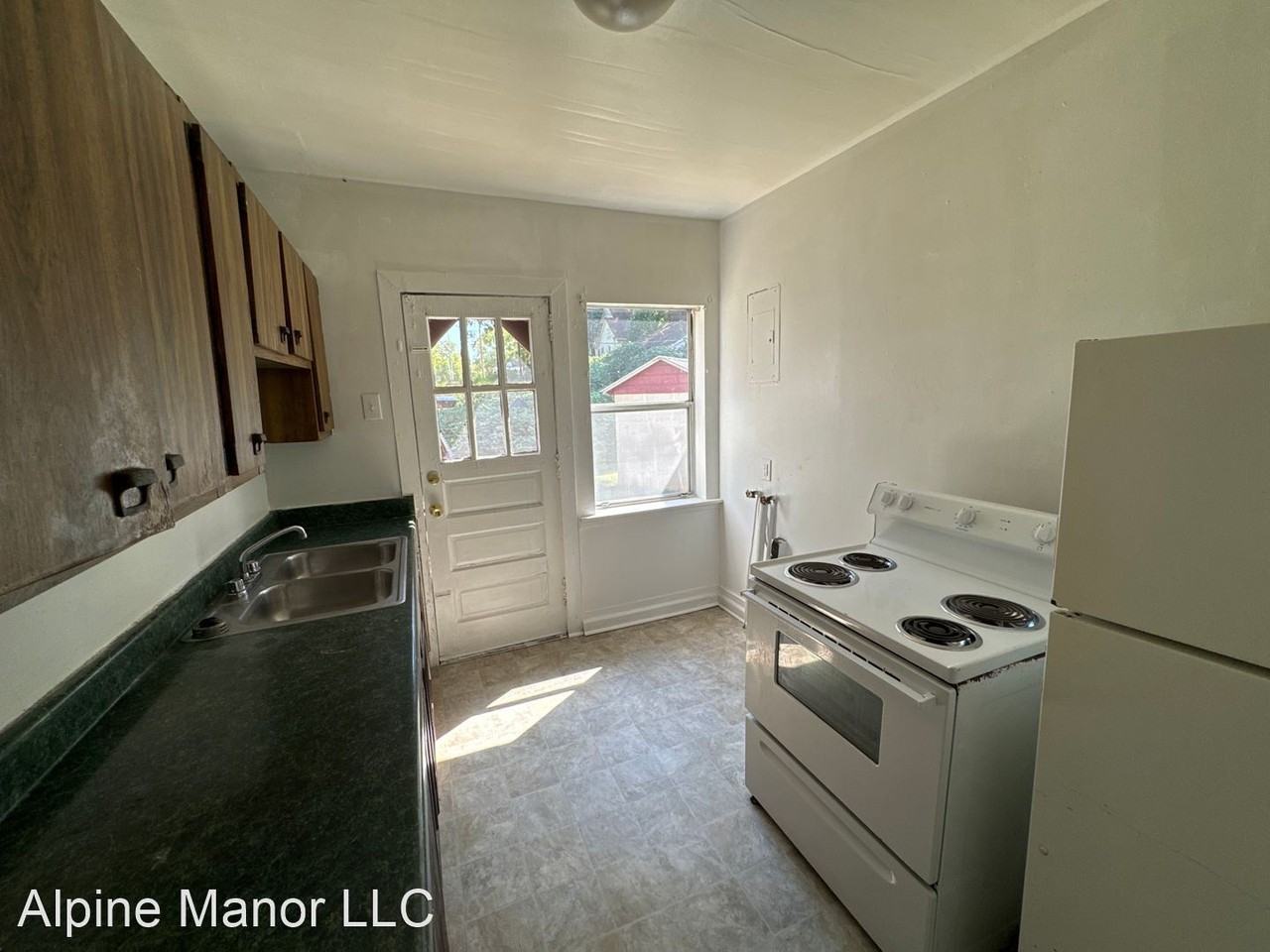 1131 Jackson Blvd Alpine Manor LLC - Photo 2 of 2