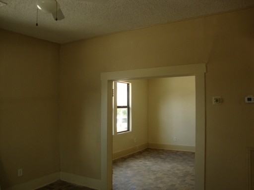 1726 N Comal St - Photo 3 of 9
