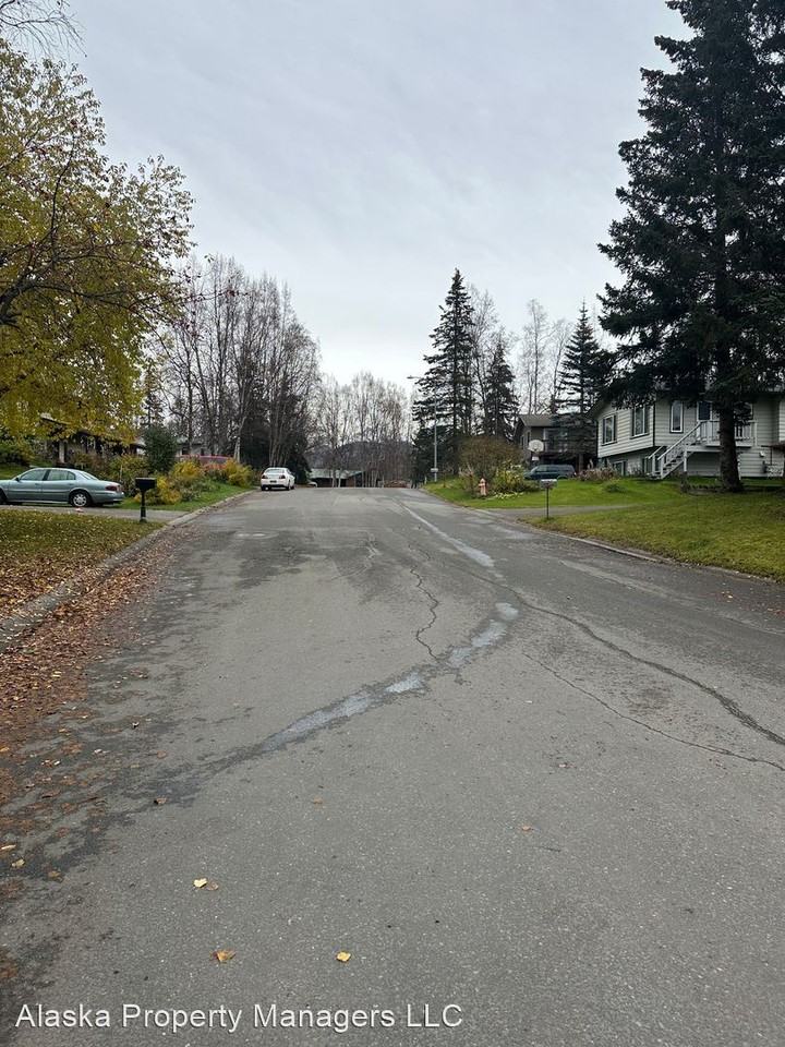 4943-4945 Vance DR - Photo 3 of 20