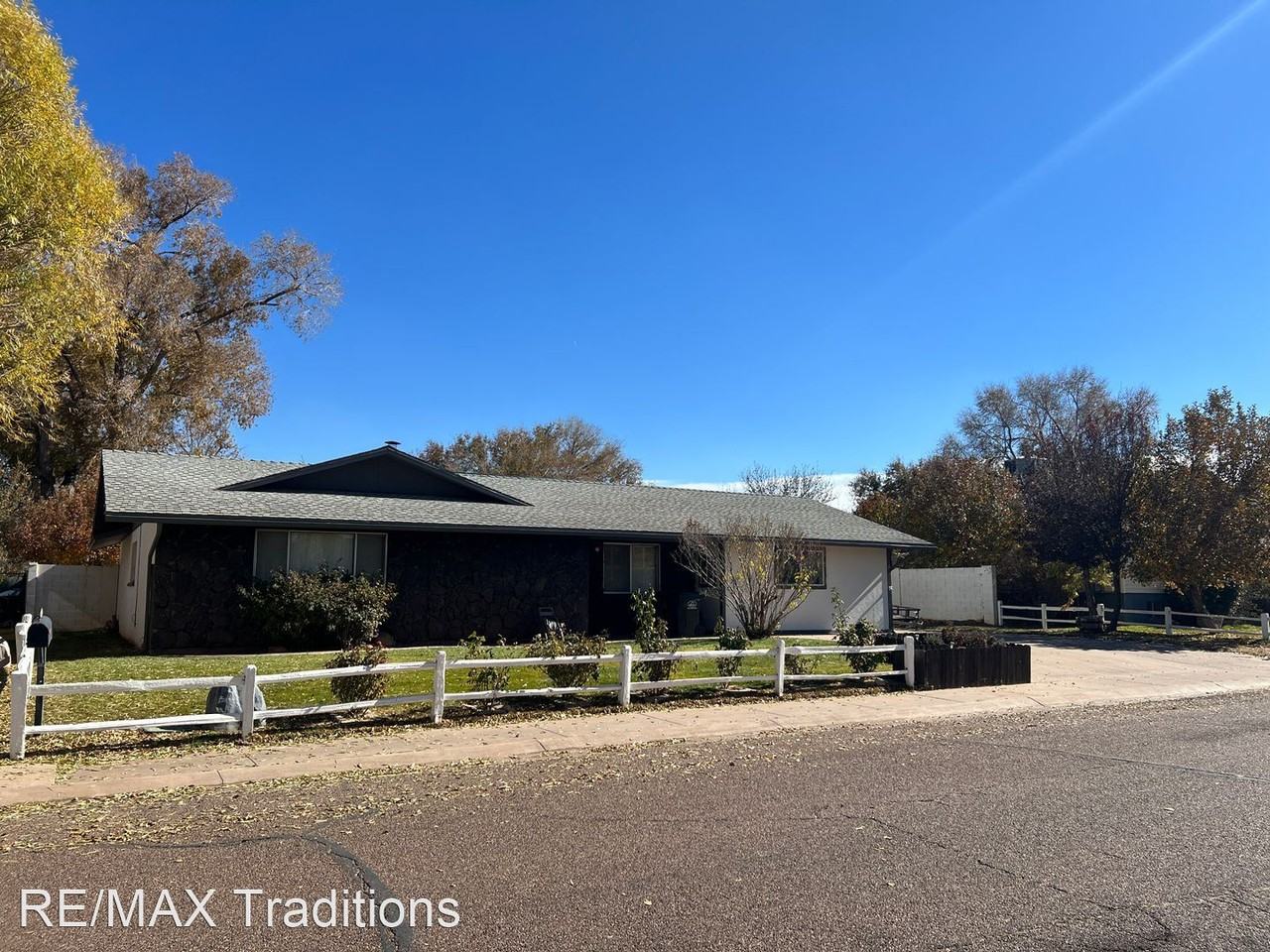 477 N Pear St - Photo 2 of 29