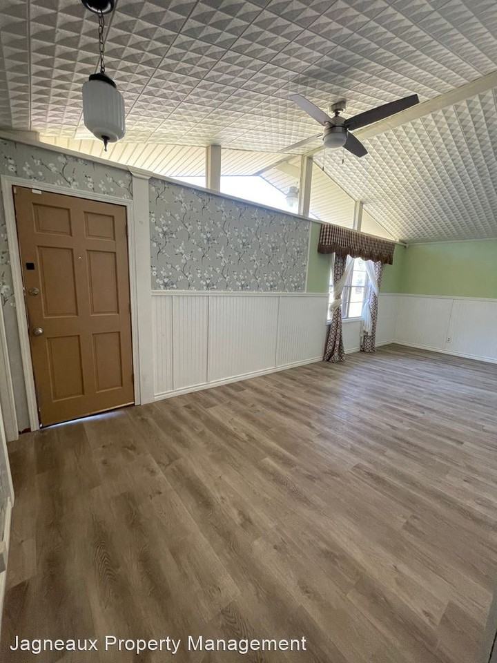 2020 13th St - Photo 3 of 11