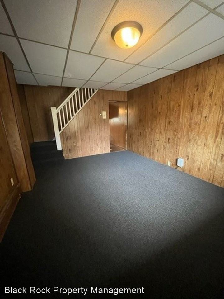 19 N Walnut St - Photo 2 of 9