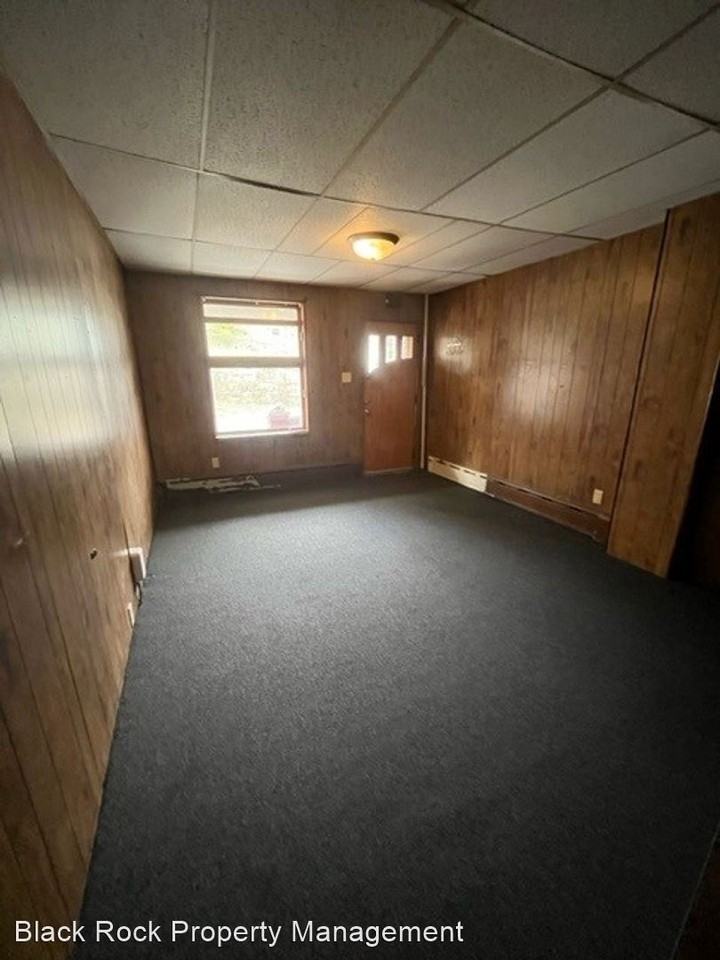 19 N Walnut St - Photo 3 of 9