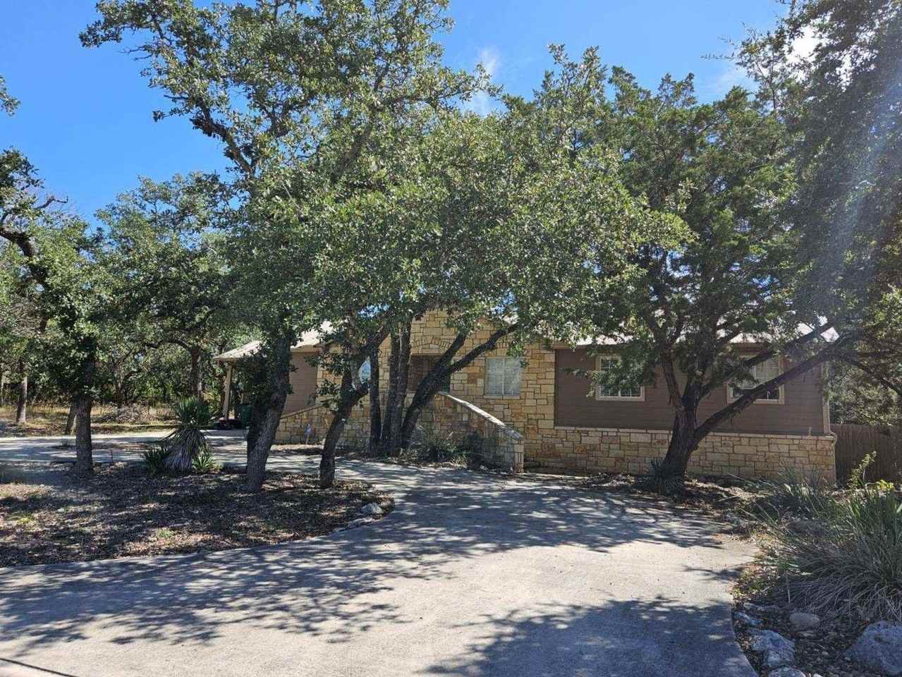 2228 Jennifer Ln - Photo 2 of 16