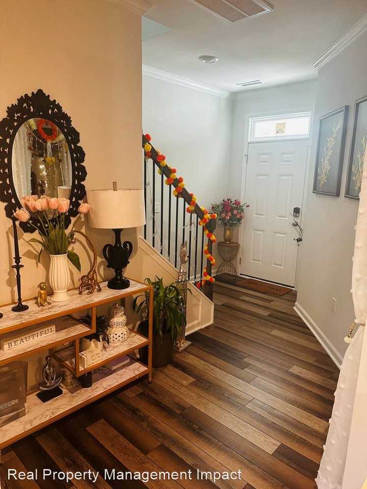 104 Jade Creek Dr - Photo 3 of 20