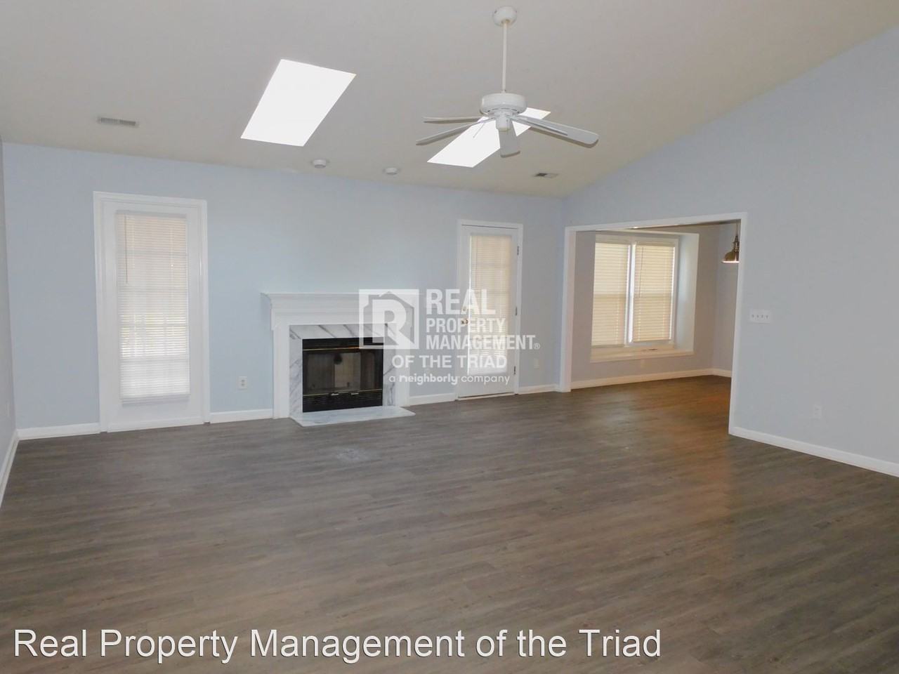 2715 Castle Croft Rd - Photo 2 of 24