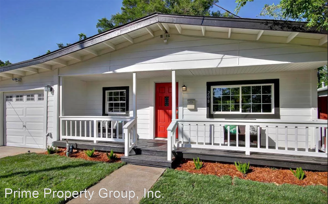 208 Birch St - Photo 3 of 44