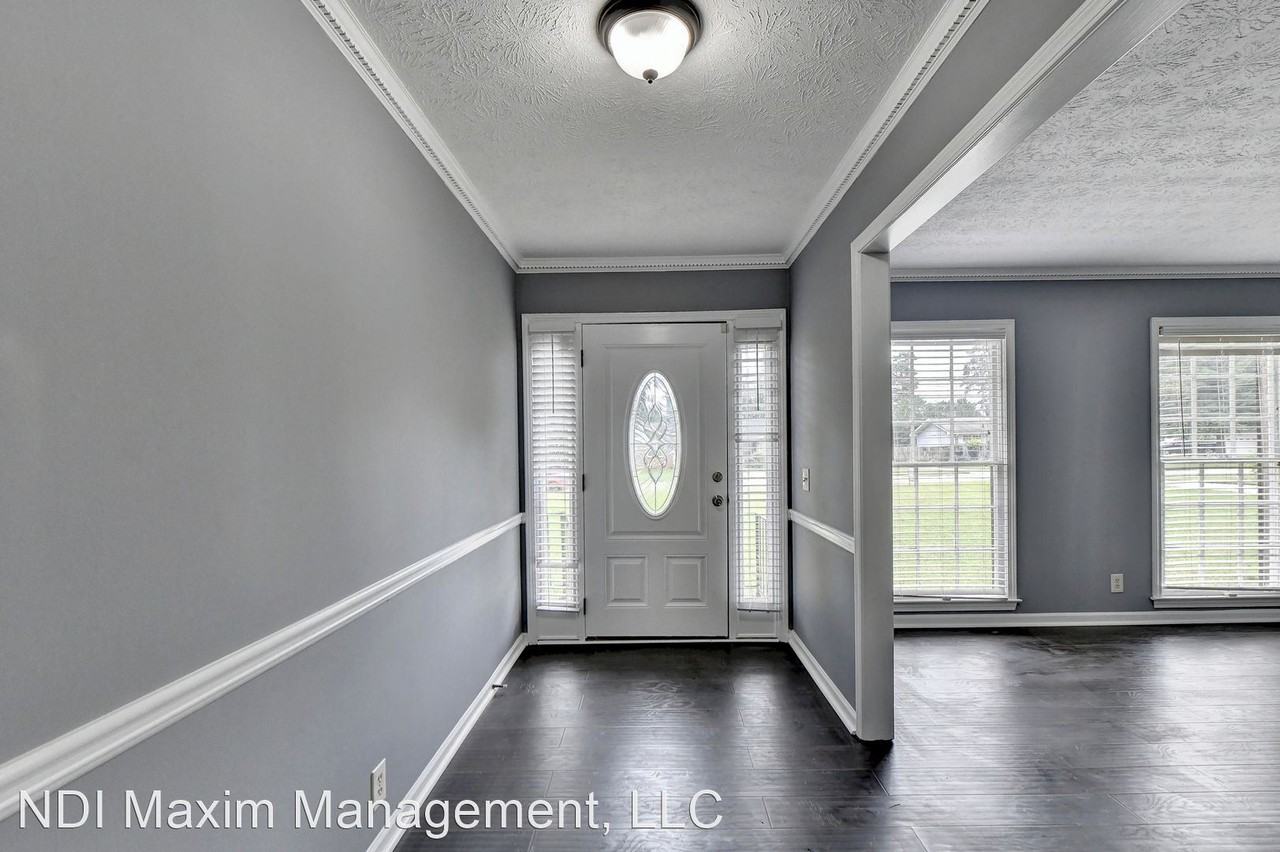 2230 Country Club Dr Se - Photo 3 of 27