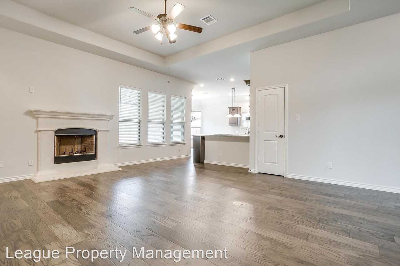 1032 Wildwood Dr - Photo 2 of 13