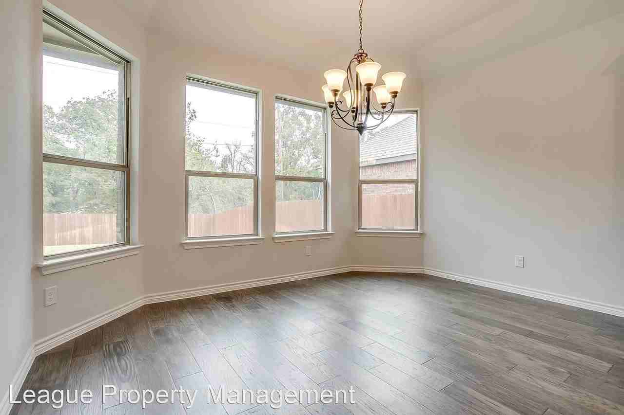 1032 Wildwood Dr - Photo 3 of 13