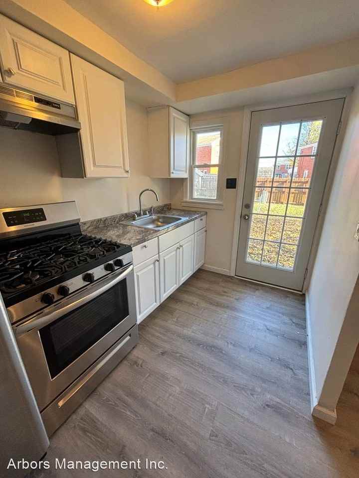 1146-1148 Shadycrest Drive - Photo 2 of 14