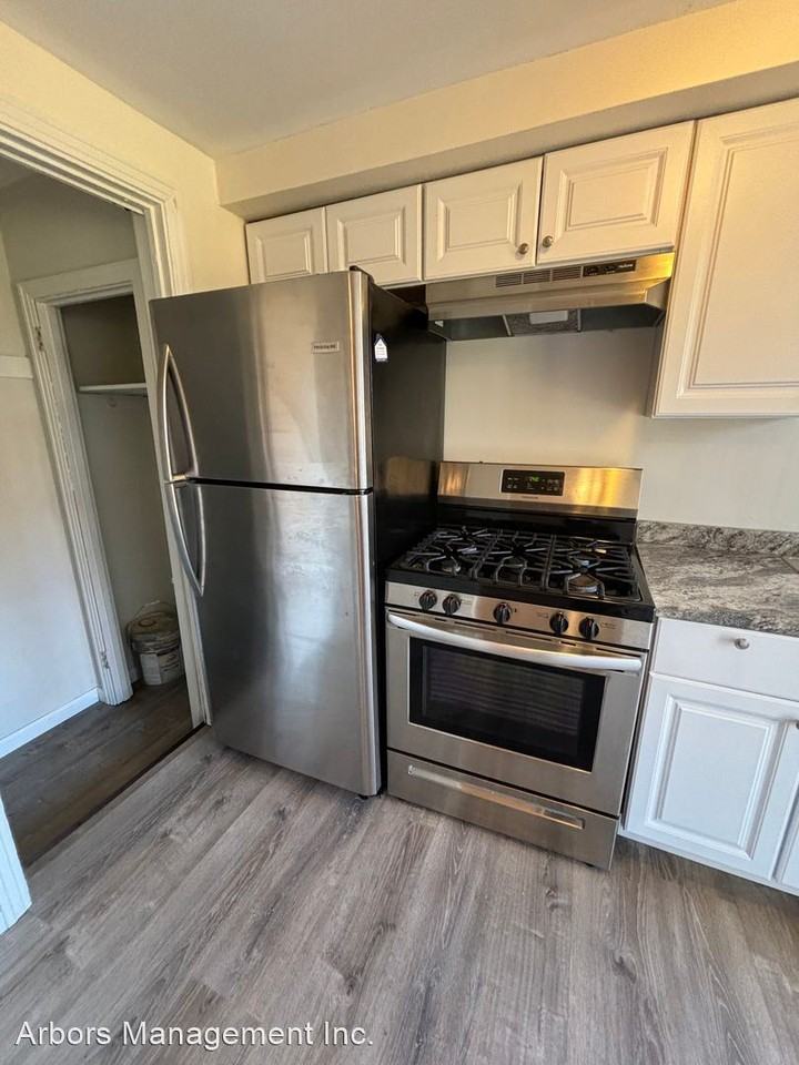 1146-1148 Shadycrest Drive - Photo 3 of 14