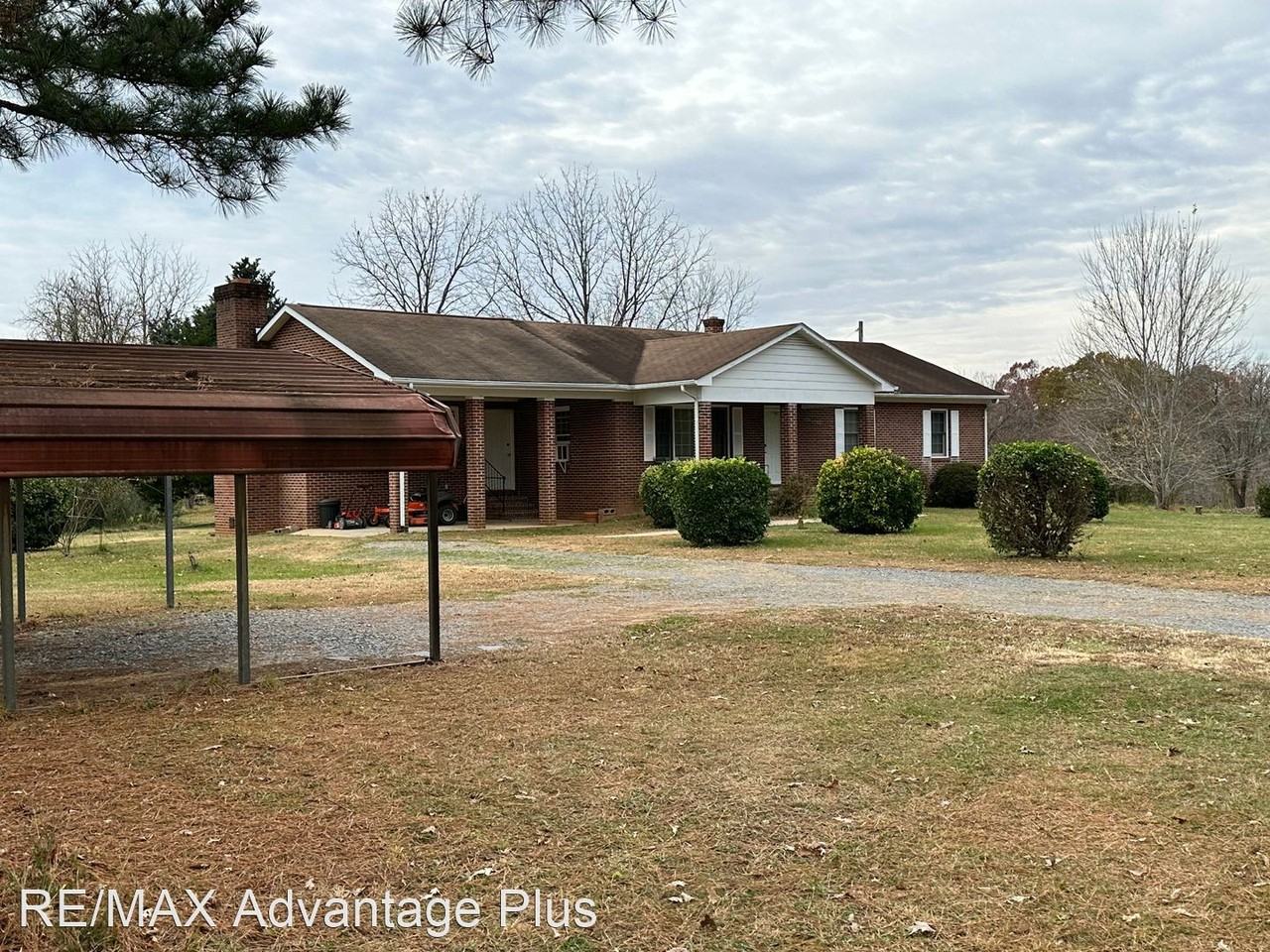 3941 Green Bay Rd - Photo 2 of 17