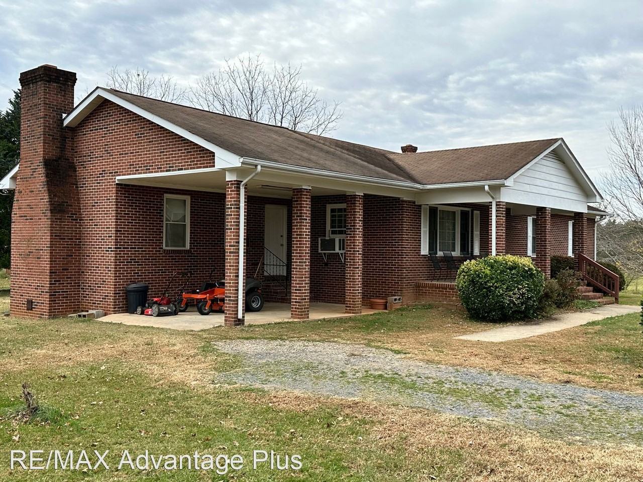3941 Green Bay Rd - Photo 3 of 17