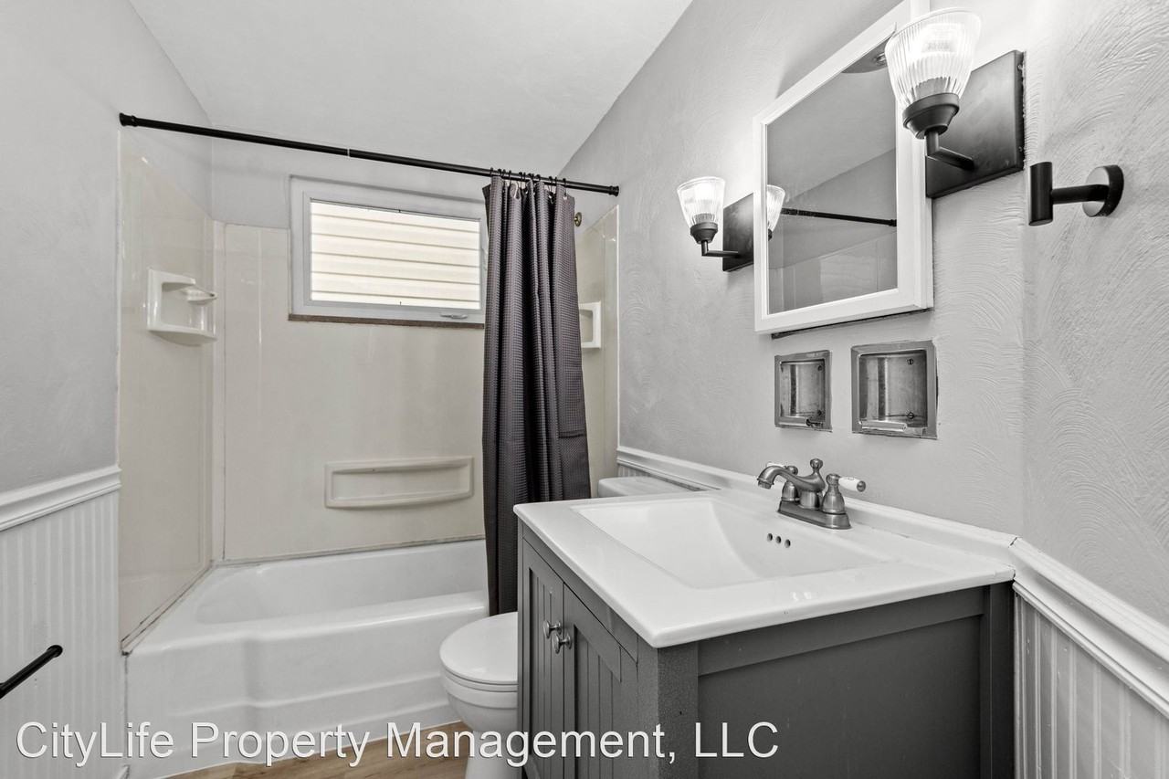 326 Russellwood Ave - Photo 2 of 29