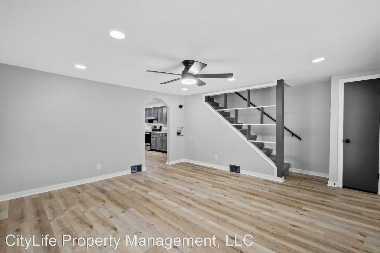 326 Russellwood Ave - Photo 3 of 29