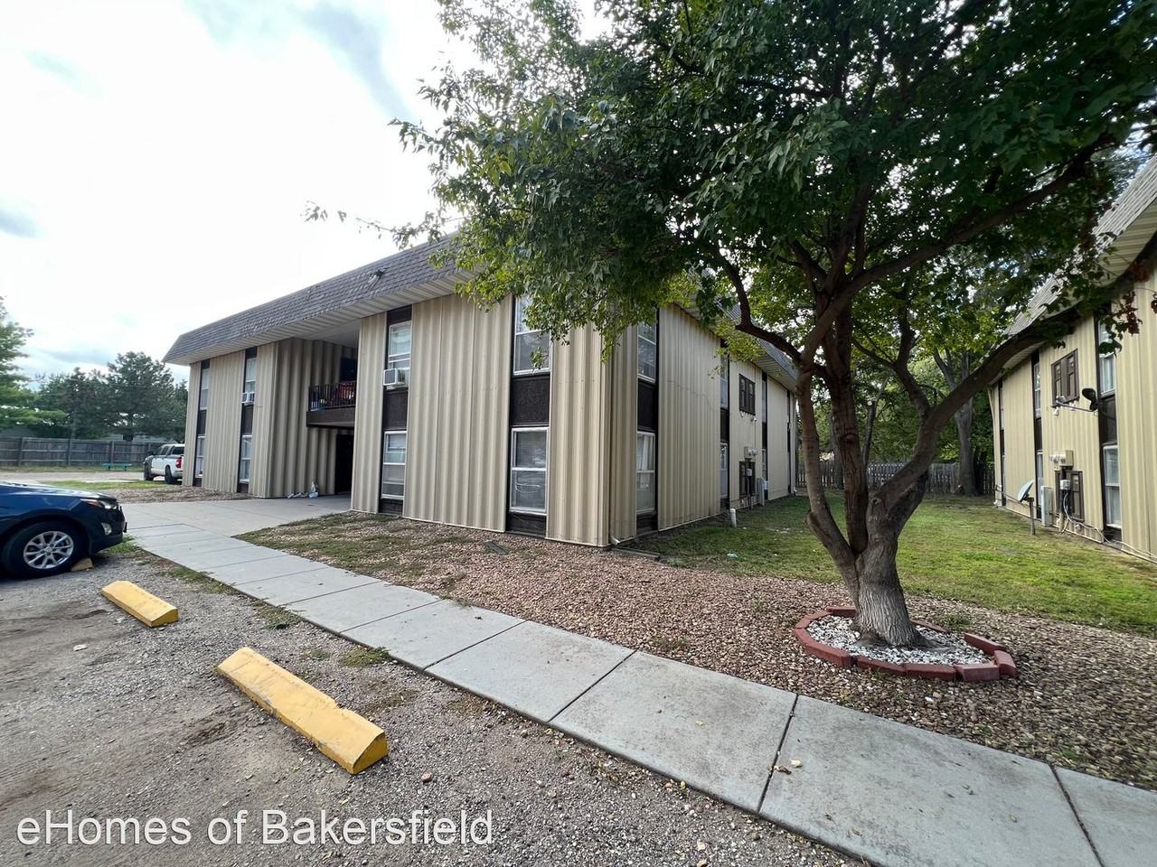 918 E 7th Street - Photo 2 of 16