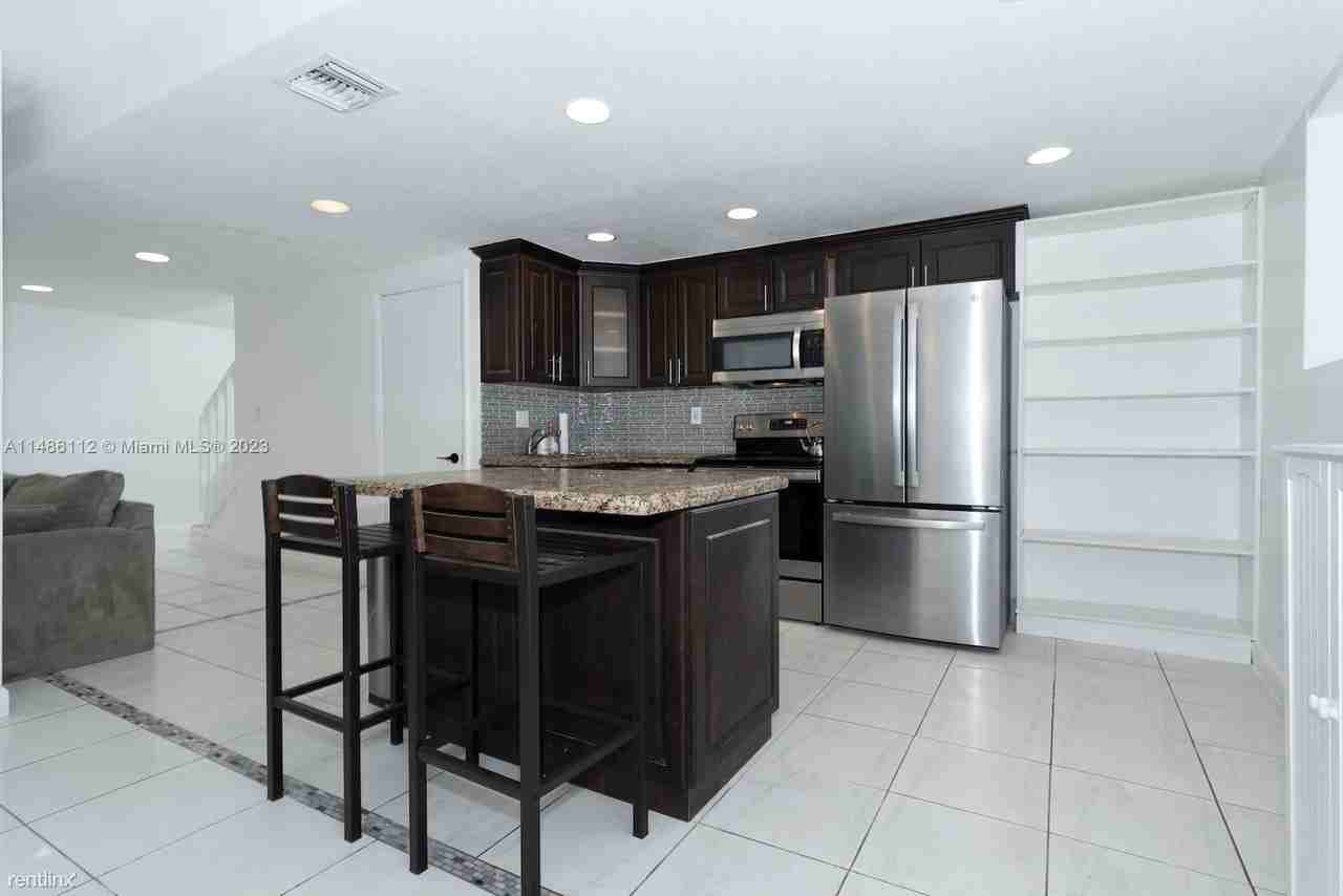 2729 SW 67th Ave - Photo 2 of 18