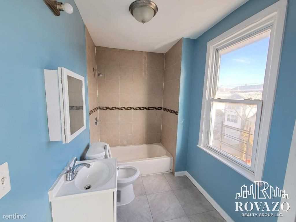 421 S 10th St - Photo 3 of 14