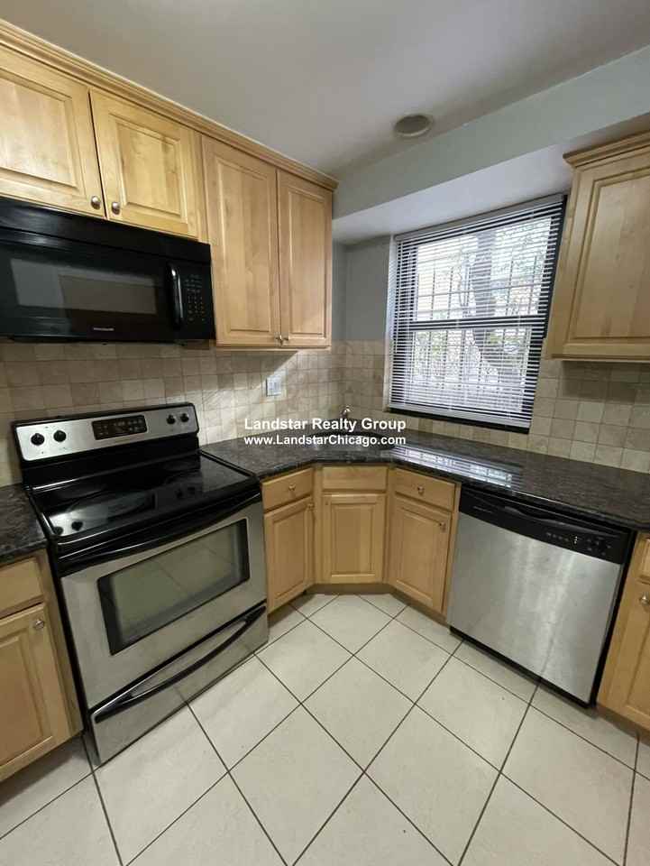 7328 N Ridge Blvd #1W - Photo 2 of 15