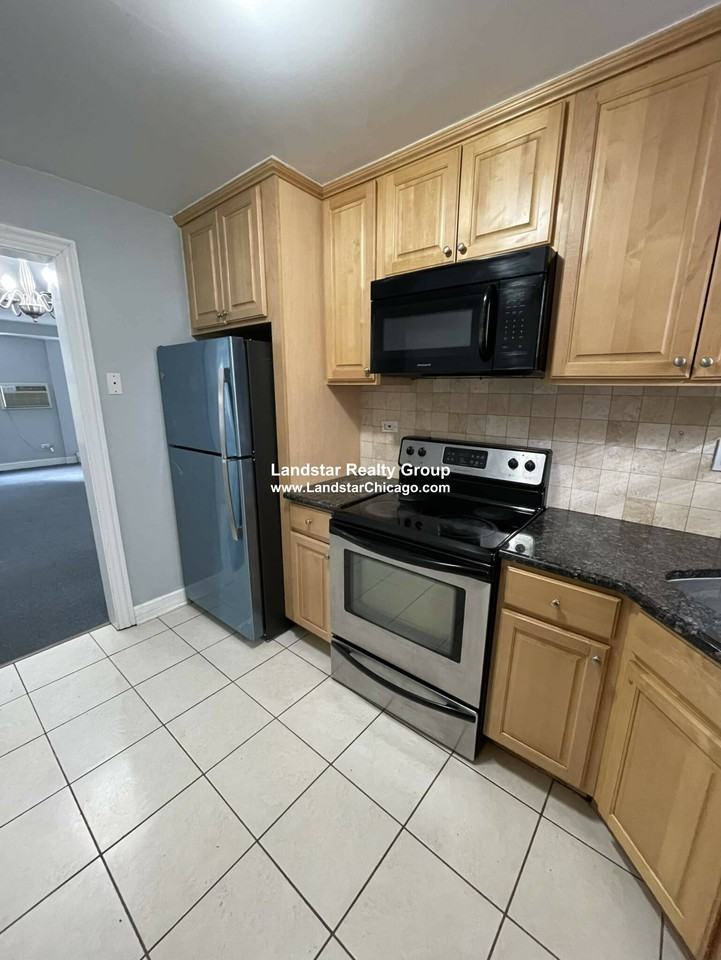 7328 N Ridge Blvd #1W - Photo 3 of 15