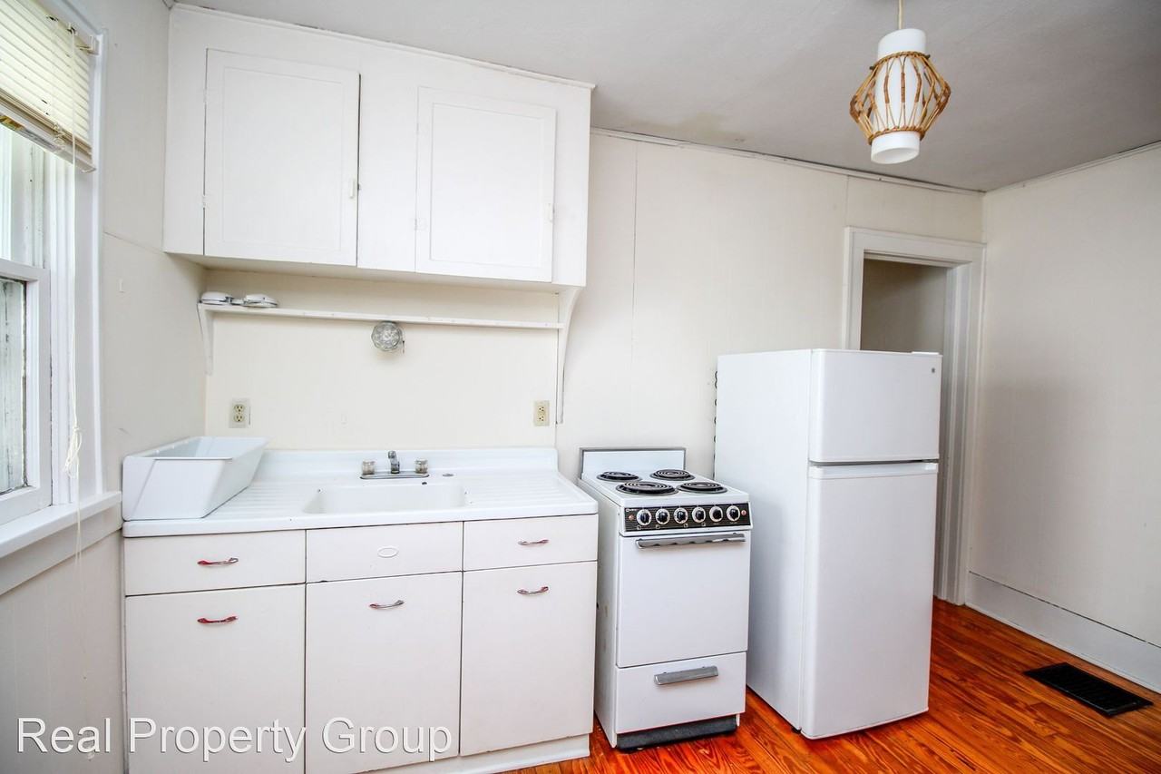 1410 Anthony St - Photo 2 of 10