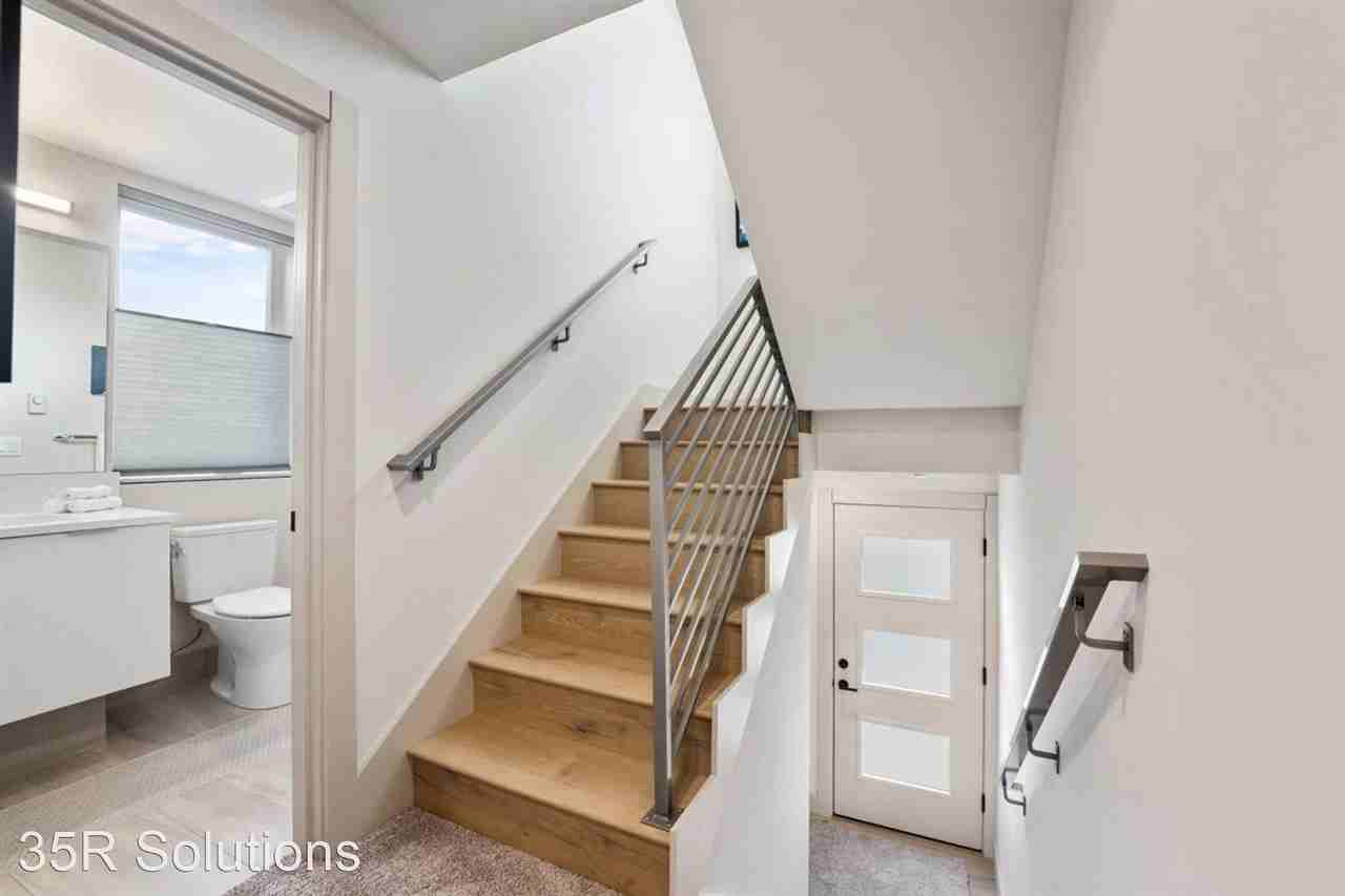 614 N 42nd St - Photo 3 of 44