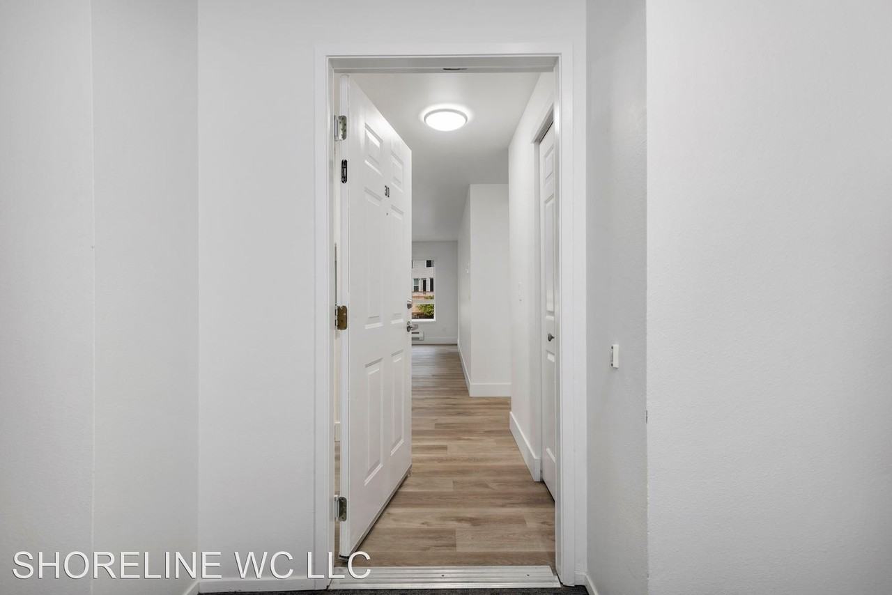 1022 N 192nd - Photo 2 of 19