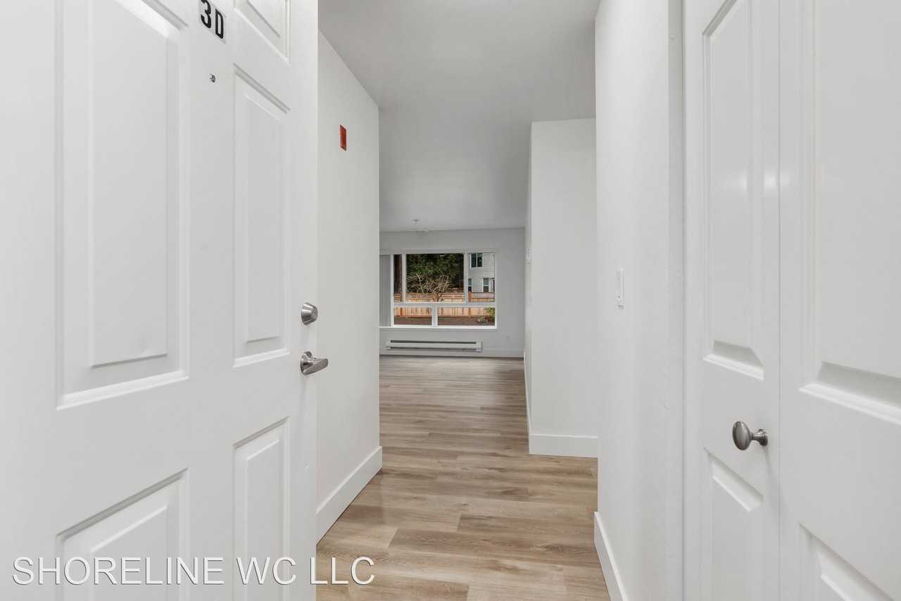1022 N 192nd - Photo 3 of 19