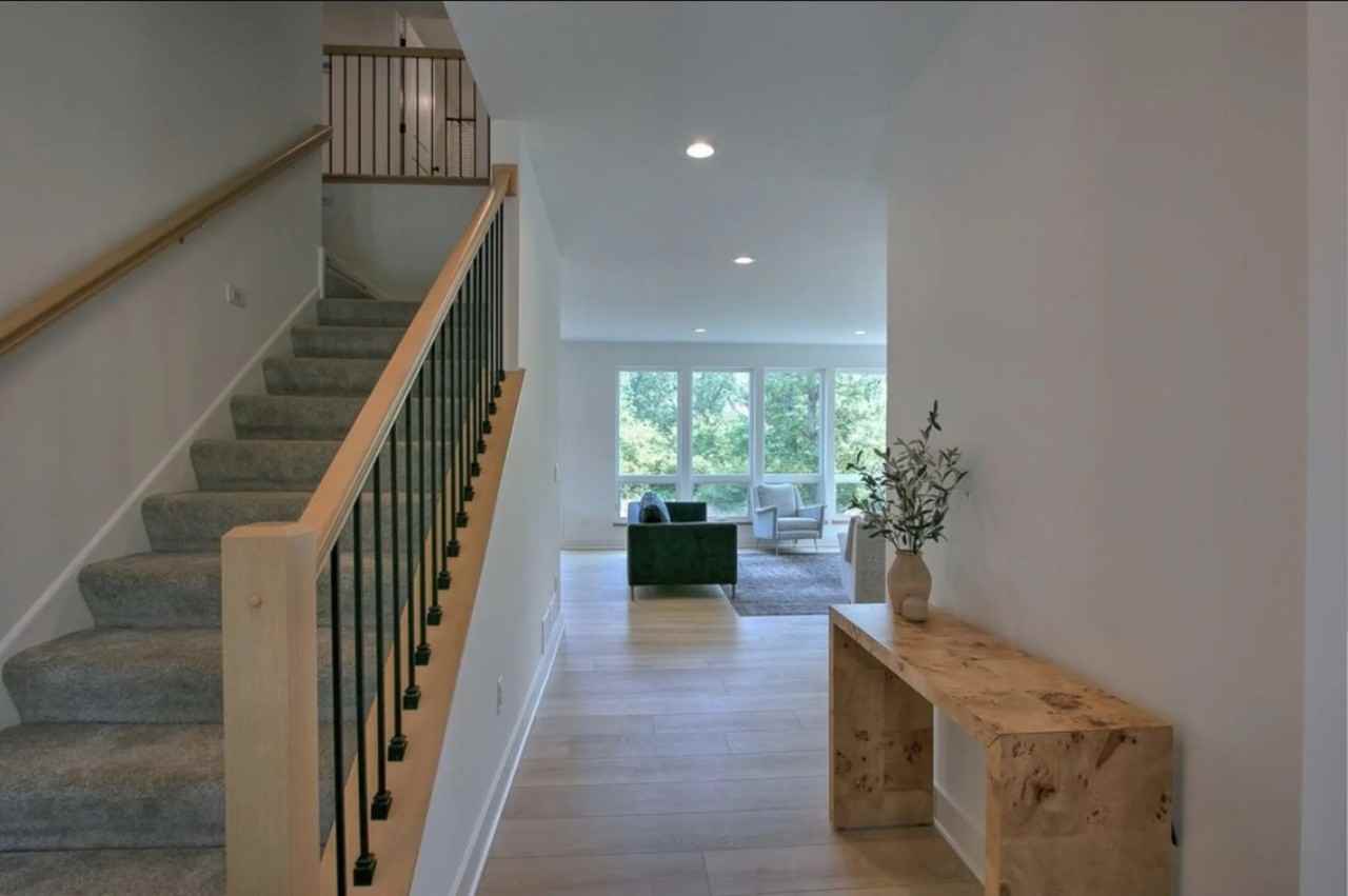 25217 Lincoln Dr Ne - Photo 3 of 17