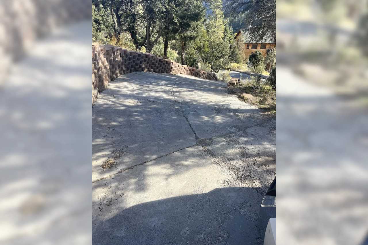 302 Kris Kringle Rd - Photo 2 of 32