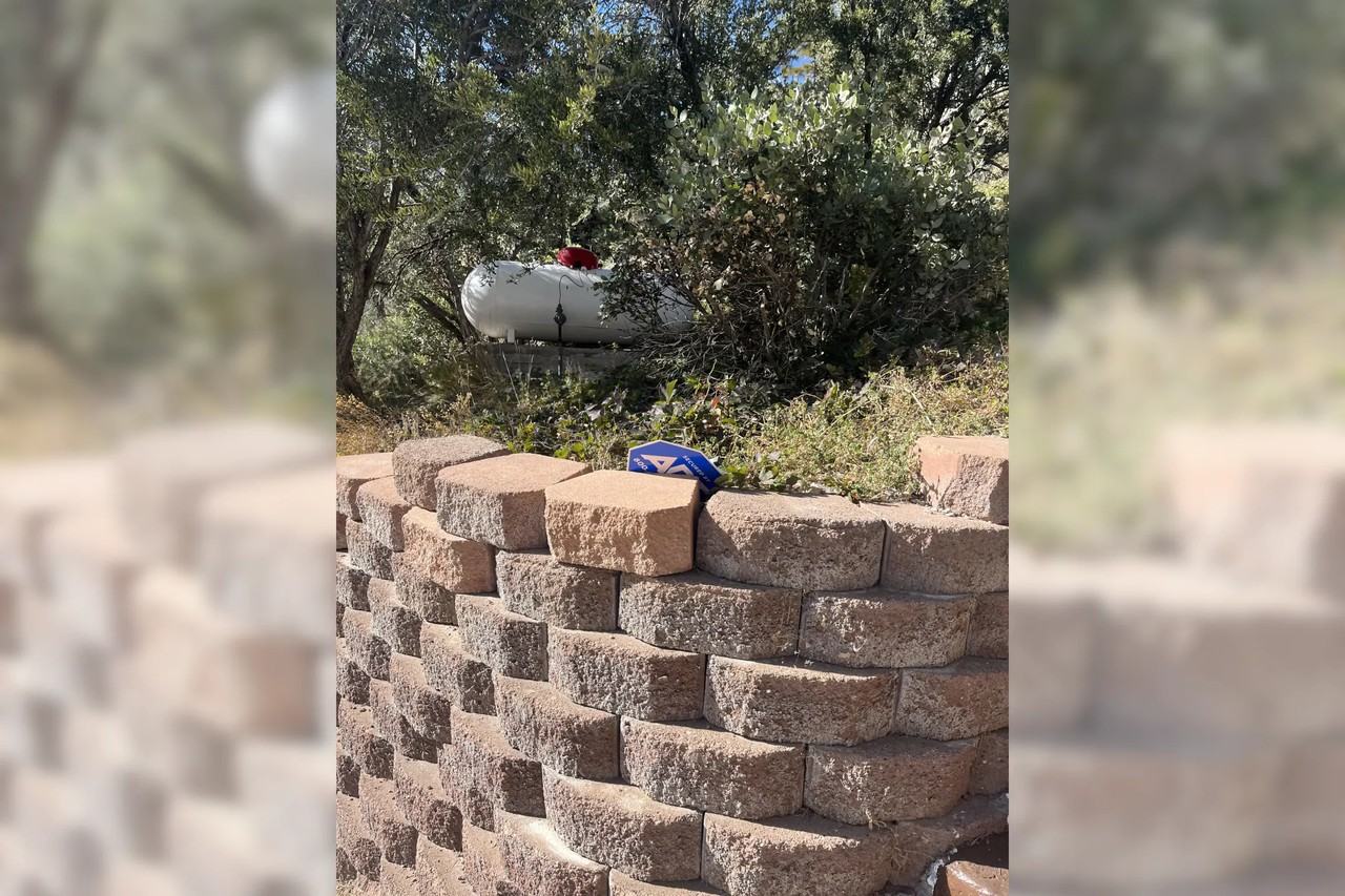 302 Kris Kringle Rd - Photo 3 of 32