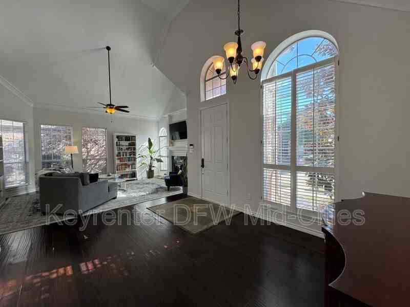 6213 Park Meadow Ln - Photo 4 of 38