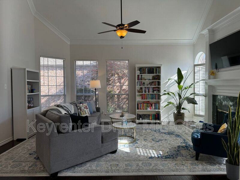 6213 Park Meadow Ln - Photo 5 of 38